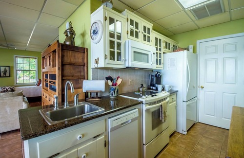 Crane Hill Apartment | The Dock Suite at Smith Lake, Alabama