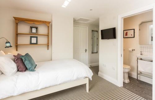 Netheravon Hotel | The Dog & Gun Inn