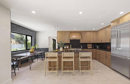 Studio City House | The Dona Modern: Prime Studio City Location with Indoor-Outdoor Flow
