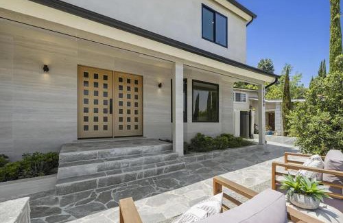 Studio City Apartment | The Dona Modern