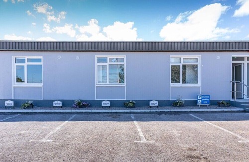 Tramore Apartment | The Doneraile Room (@BurrowLodge)