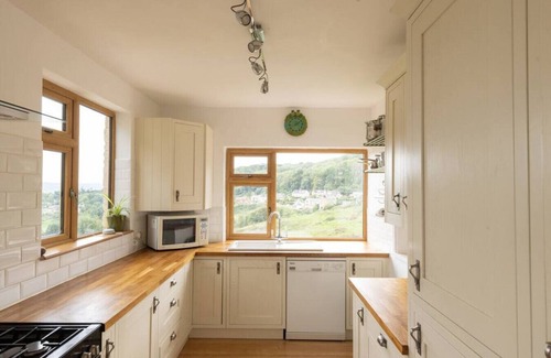 Randwick House | The Dormers | 5BD with Amazing Views & Space to Work