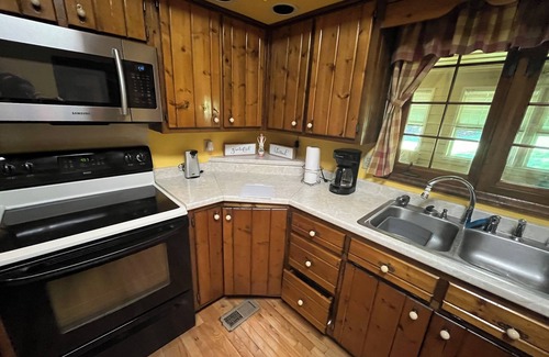 Lookout Valley Neighborhood Association House | The Downer HousenJust minutes to Ruby falls and Historic Rock City