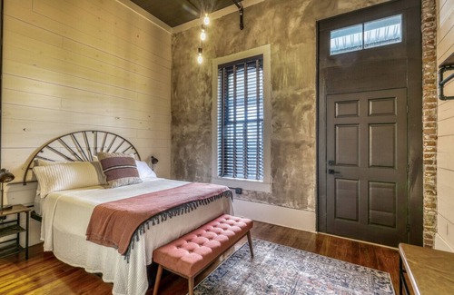 Brenham Hotel | The downtown Brenham Schoolhouse Hotel, Suite 3
