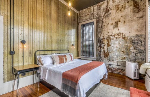 Brenham Hotel | The downtown Brenham Schoolhouse Hotel, Suite 3