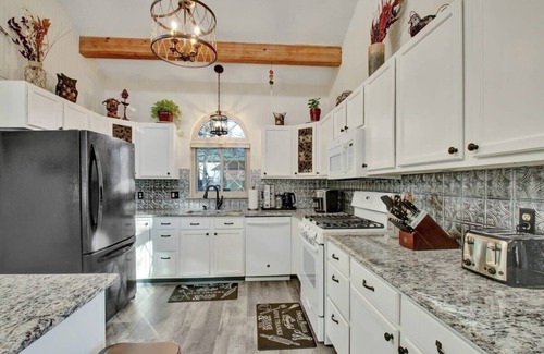 Woodland Park House | The Downtown Nugget - pet friendly. BL 330900