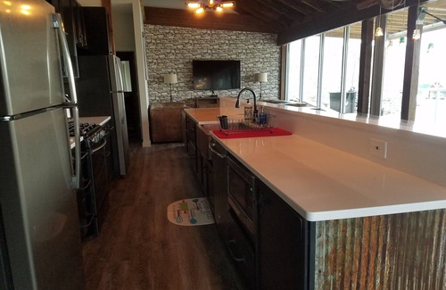 Lake Geneva House | THE DOWNTOWNER.Largest House on Main St. 14 Beds, Sleeps 20