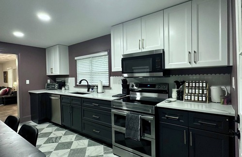 Danville House | The Dragonfly, 3bd/1.5bth, 2.2 miles to Casino