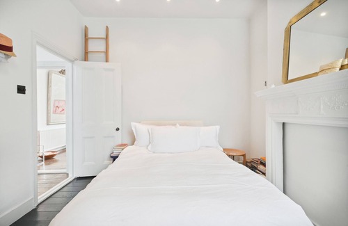Kensal Green Apartment | The Dreamcatcher, by Veeve