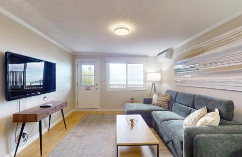 Wasaga Beach House | The Driftwood Deck 5A