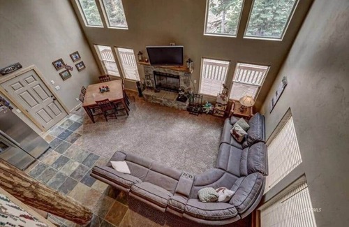 Meadow View Heights House | The Duck Creek Village Getaway