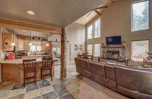 Meadow View Heights House | The Duck Creek Village Getaway