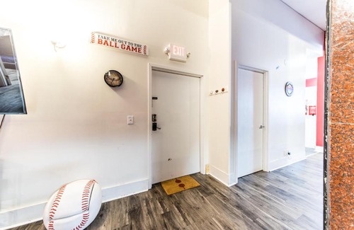 Downtown St. Louis Apartment | THE DUGOUT - The Team House
