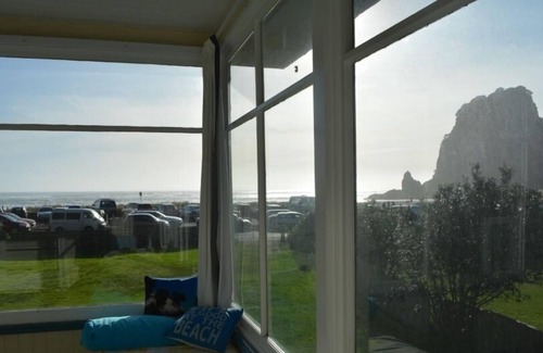 Piha House | THE DUNES on prime SOUTH PIHA beach