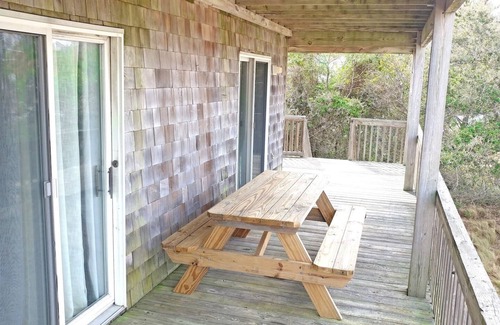 Kitty Hawk Apartment | The East Coast Host - Little Cedar