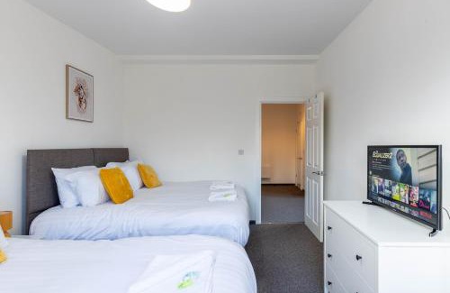 Peterborough Apartment | The Eldern - Spacious, Netflix, free Parking, close to A1