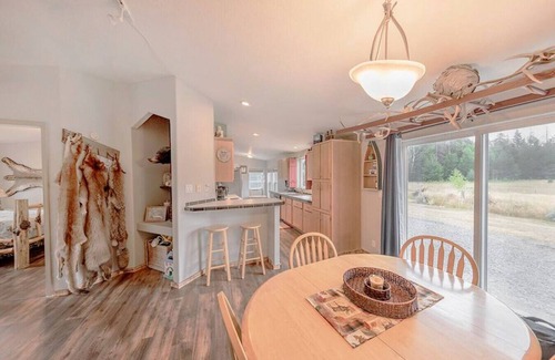 Boundary County House | The Elk Run, 2 bed-2 bath, family retreat w/wifi