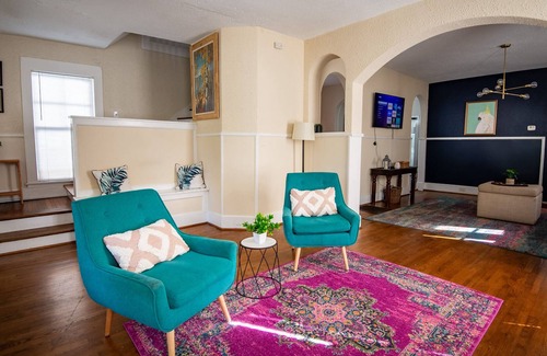 Glen Iris House | The Enchanter at Glen Iris-Sleeps 14 -Serene Stays