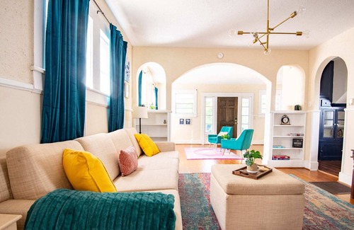 Glen Iris House | The Enchanter at Glen Iris-Sleeps 14 -Serene Stays