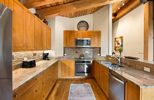 Snowmass Village Resort | The Enclave at Snowmass by Frias