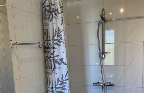 Puisserguier Apartment | The esplanade, apartment in the city center in a quiet area