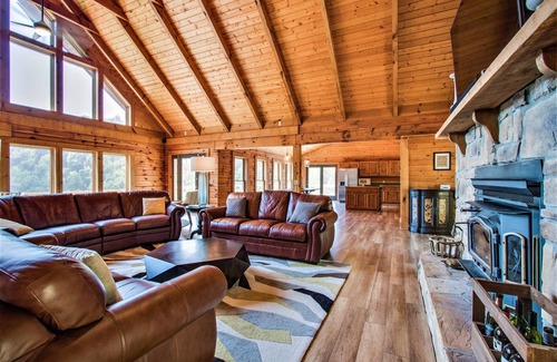 Baxter Ski Chalet | The FadeAway Lodge Center Hill Lake