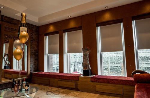 Liverpool City Centre Apartment | The Famous Floor Sleeps 26 And Group Acc Sleeps30
