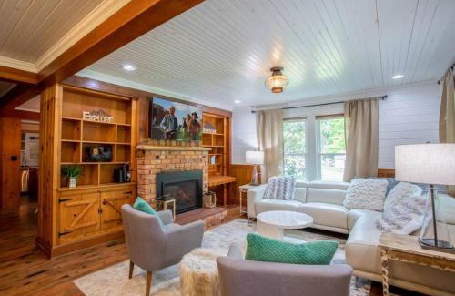 Blowing Rock House | The Farmhouse at Doe Creek