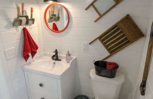 Lakeside Apartment | The Farmhouse - Tiny House - Tiny Digs Lakeshore