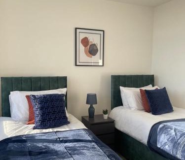 Flitwick Apartment | The Felix Apartments - 3 Bedrooms - FREE Parking - Close to train station