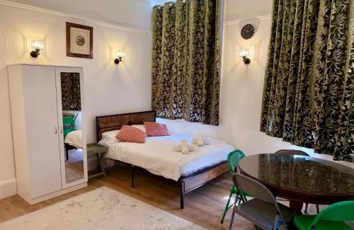 East Finchley Apartment | The Finchley Grand Flat I