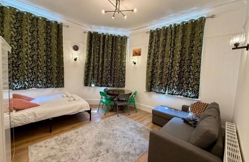 East Finchley Apartment | The Finchley Grand Flat I
