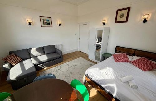 East Finchley Apartment | The Finchley Grand Flat I