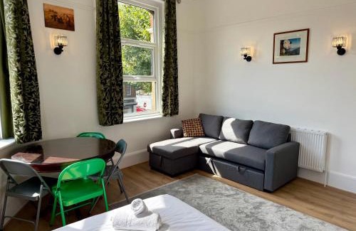 East Finchley Apartment | The Finchley Grand Flat I