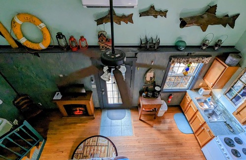 Sparta Cabin | "The FishCamp" a Cabin w/a Hot-Tub near Fall Creek Falls!, The FishCamp Cabin w/Loft Hot-tub and Vie