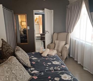 Waterkloof Glen House | The Flamingo Suite at Frederick's Place