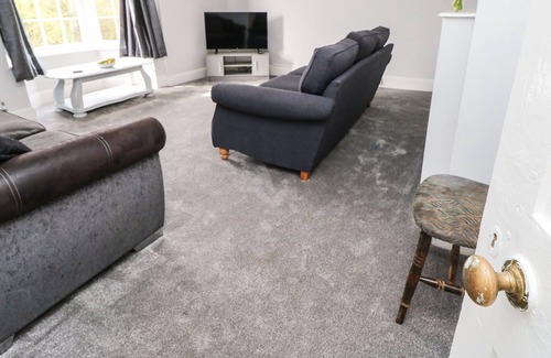 Ningwood Apartment | THE FLAT, family friendly in Shalfleet