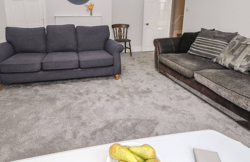 Ningwood Apartment | THE FLAT, family friendly in Shalfleet