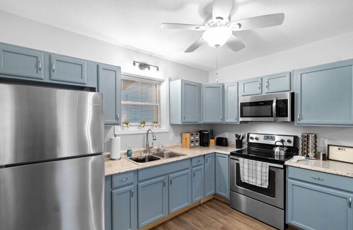 Clarksville House | The Flat on Gratton | Lit Covered Outdoor Patio (979 Gratton Road)