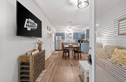 Clarksville House | The Flat on Gratton | Lit Covered Outdoor Patio (979 Gratton Road)