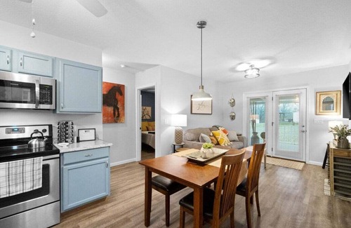 Clarksville House | The Flat on Gratton | Lit Covered Outdoor Patio (979 Gratton Road)