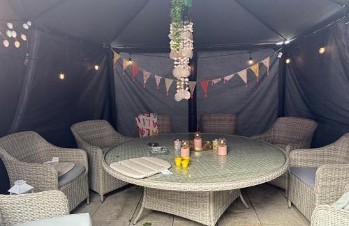 Kilkenny House | The Folly Self Catering Sleeps 28 7 bedrooms