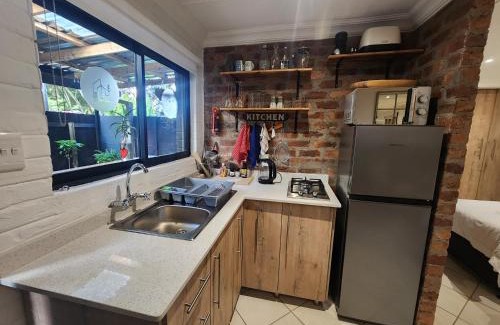 Kingsview Apartment | The Forage Box - Artist's Studio