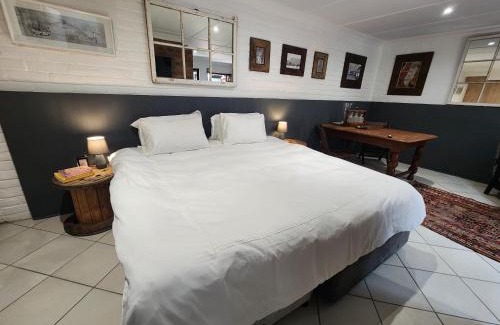 Kingsview Apartment | The Forage Box - Artist's Studio