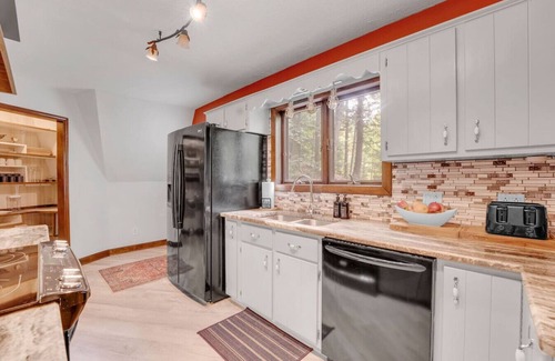 Madison House | The Ford: Madison Wine Country Retreat 17 Acres + Waterfall + Riverfront