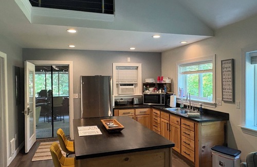 Sharpsburg Cottage | The Fox's Den at Burr Oak Lake