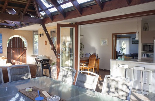 Fremantle House | The Fremantle House - longer stays, WiFi, Netflix, full aircon, private garden