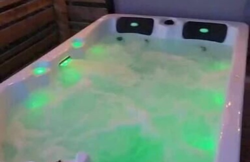 Newton Stewart Cabin | The Galloway Steading- The Beehive couples retreat cabin with Hot tub