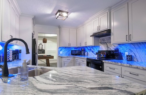 Lake Charles House | The Gambler: Luxe Pool, Pool Table, Gazebo W/70' TV, Fast WiFi & Casino Nearby