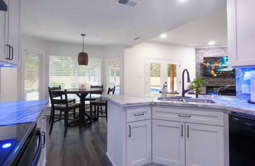 Lake Charles House | The Gambler: Luxe Pool, Pool Table, Gazebo W/70' TV, Fast WiFi & Casino Nearby